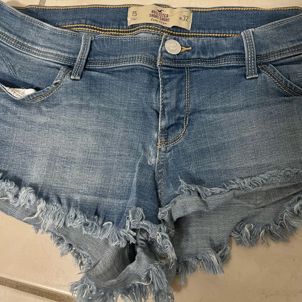 Hollister stretchy jean short w32 - Picture 3 of 6